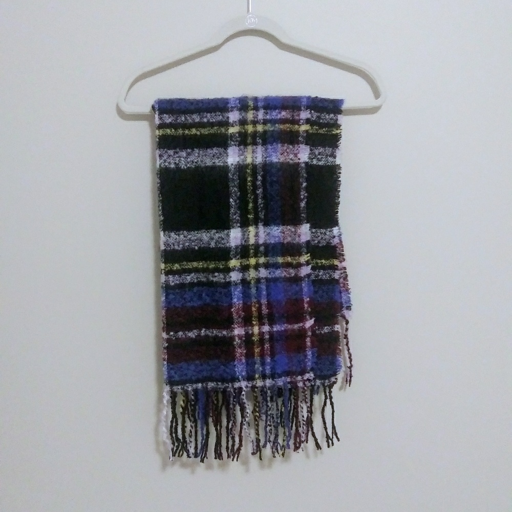 NWT Plaid Fringe Scarf
